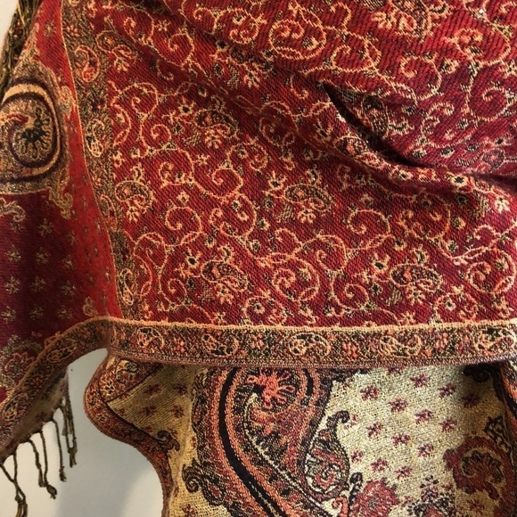 Trending Burgundy Blanket Scarf Reversible Wrap / Scarf with Fringed Edge - Picture 2 of 5